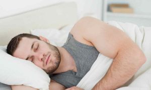 Dormir poco o demasiado acelera el envejecimiento: aquí tienes las horas de sueño ideales para vivir mejor