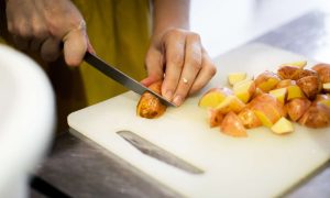 Tabla de cortar, ¿mejor que la madera o el plástico? Lo que realmente dicen los estudios