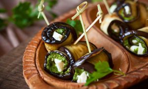 Berenjena, no solo púrpura: de pasta a norma a rollos, 8 recetas para todos los gustos (uno para cada variedad)