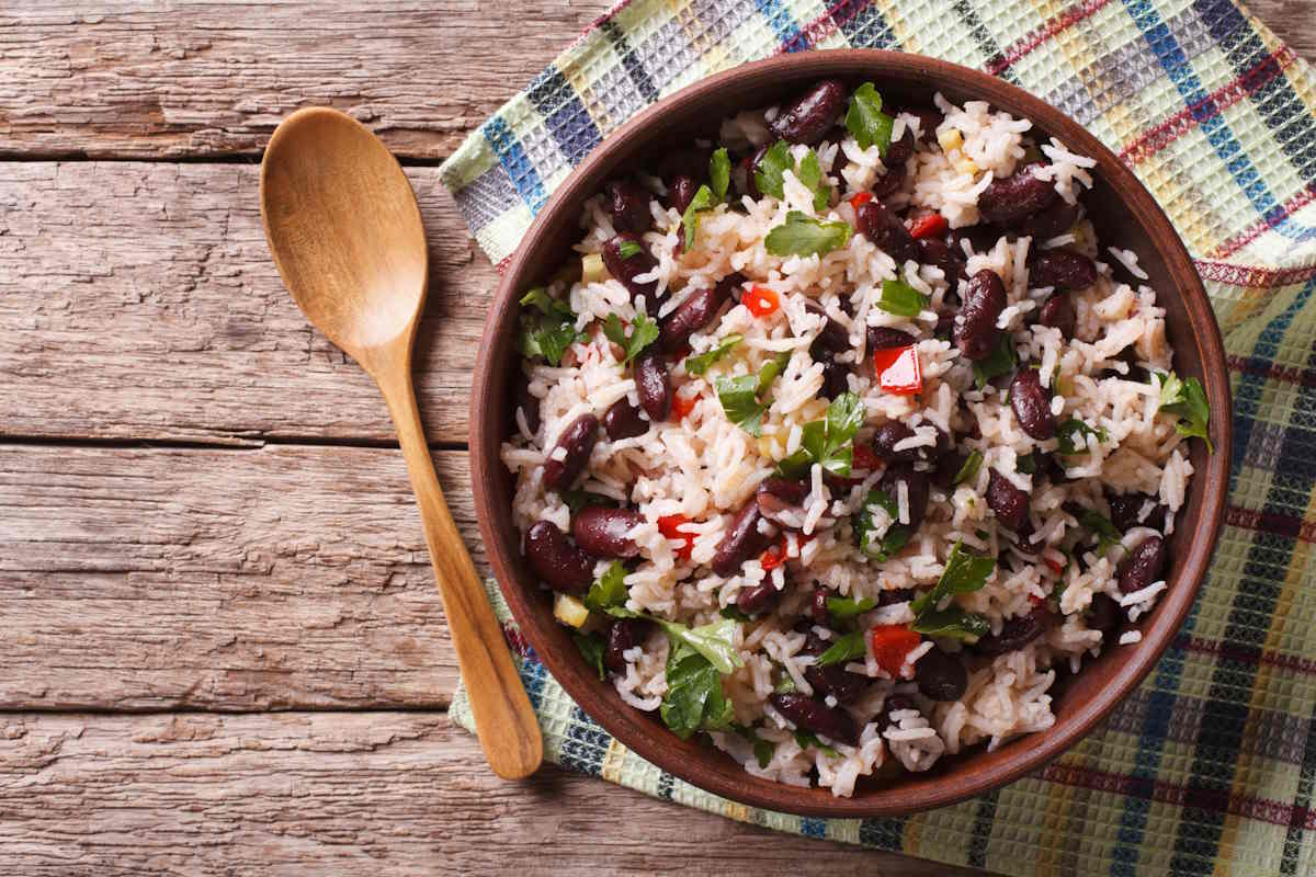 Ensalada de arroz de frijoles rojos