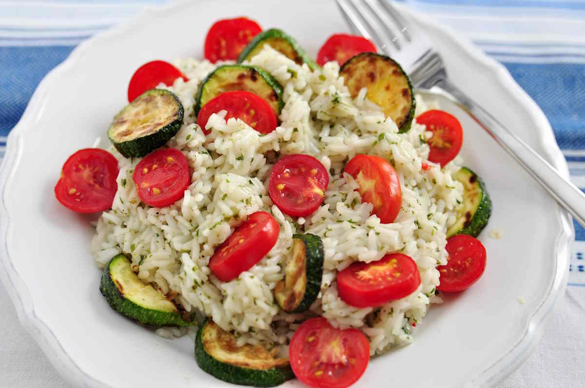 Calabacín y tomates de arroz