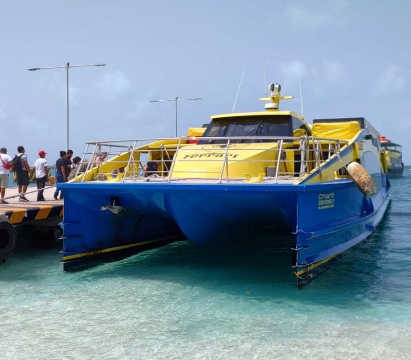 Cancún a Isla Mujeres Ferry Ferry con Ultramar