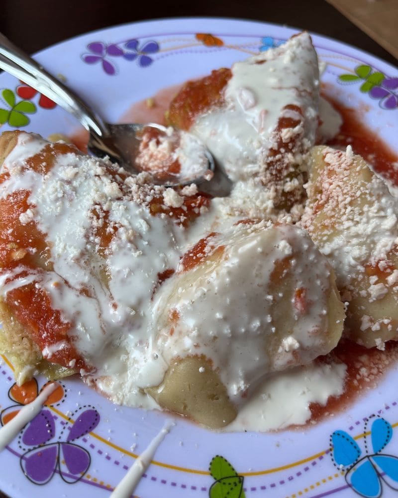 plato de corundas (comidas mexicanas)