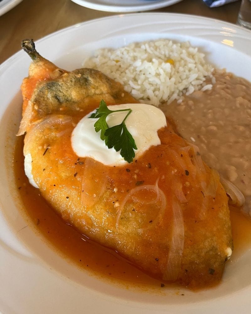 plato con chile relleno (chile relleno)