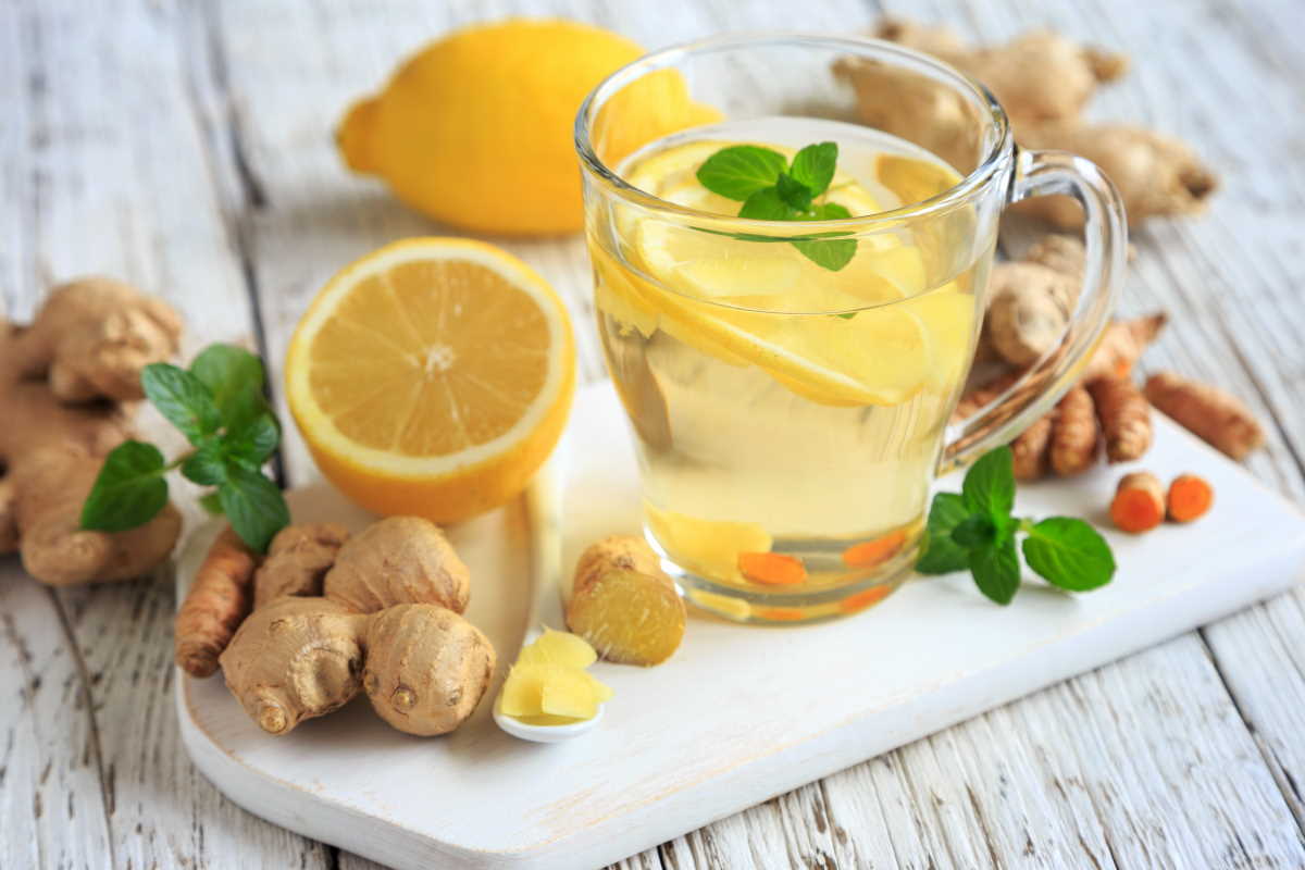 té de hierbas de jengibre y limón