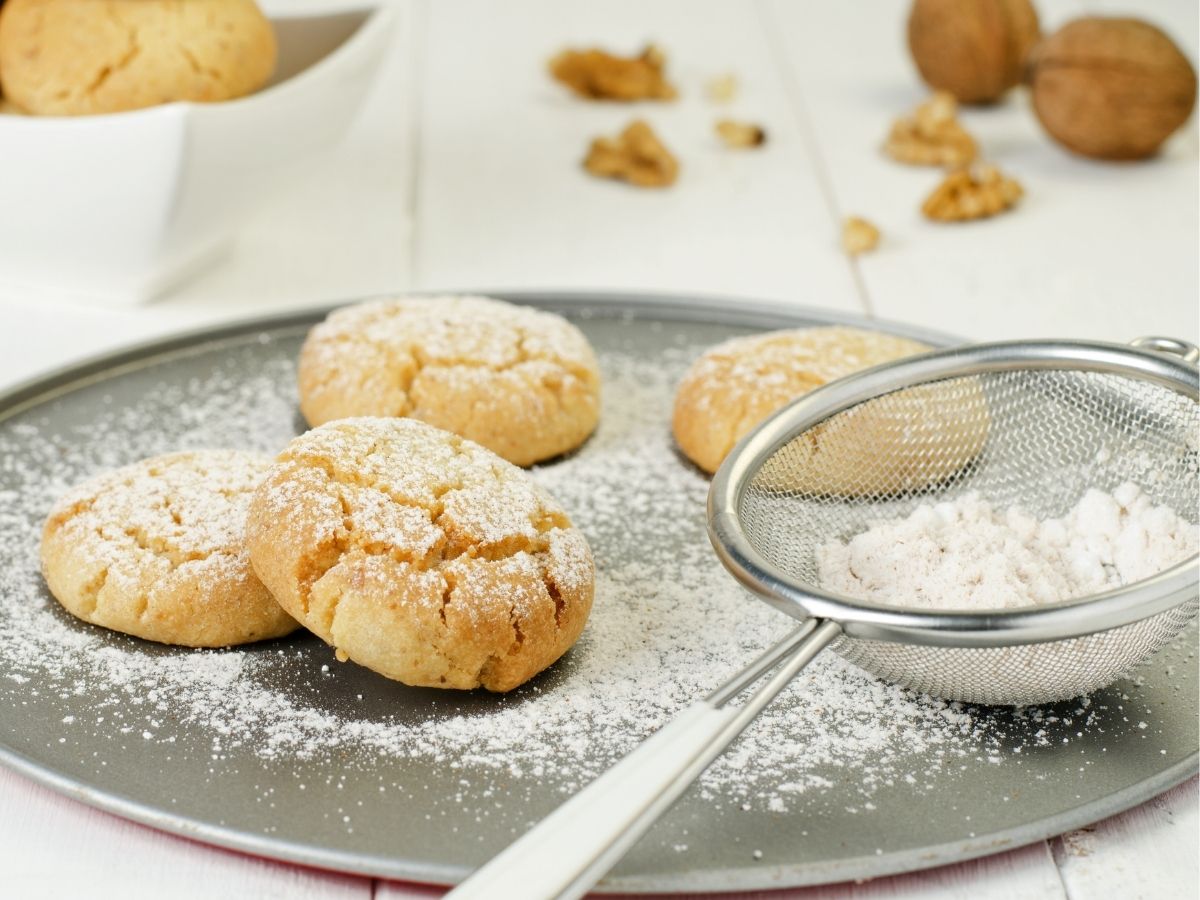plato con galletas polvorón mexicanas