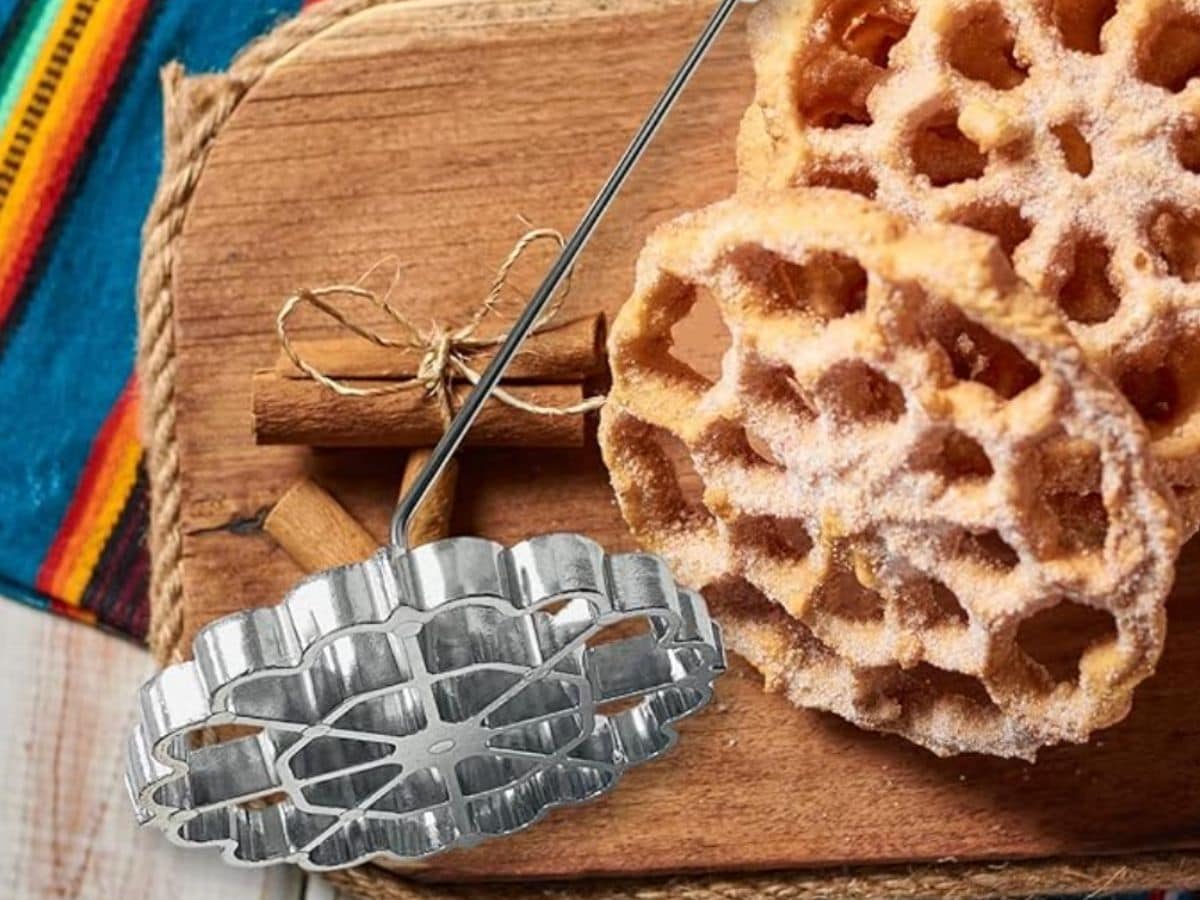 Galletas buñuelera roseta de hierro y buñuelos de viento