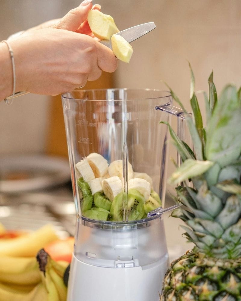 hacer un batido en una licuadora