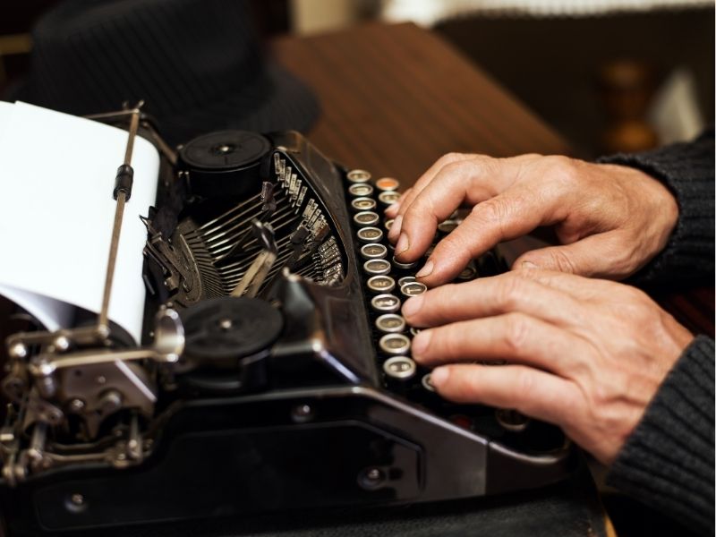 máquina de escribir antigua