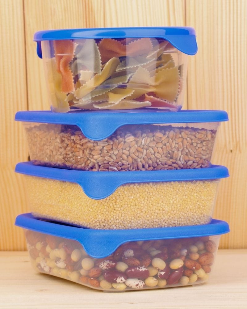 recipientes de plástico para almacenar alimentos (Tupperware) 