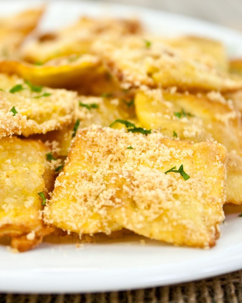 ravioles tostados (también conocidos como ravioles fritos)