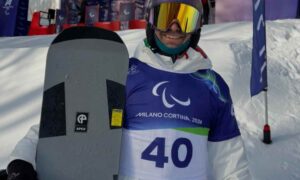 Dos tablas de snowboard robadas al campeón paralímpico Perathoner durante la entrega de premios en Cortina: el llamamiento para encontrarlas