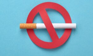 Generación libre de humo: cigarrillos prohibidos de por vida para los nacidos después de 2009 en el Reino Unido (y medidas enérgicas contra los cigarrillos electrónicos)