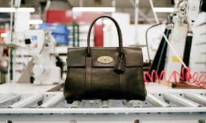Mulberry se asocia con British Pasture Leather para presentar una colección especial este abril