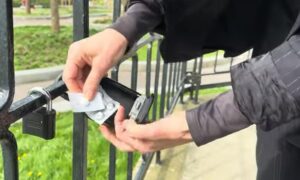 Pastillas abortivas escondidas en cajas secretas en Malta: la protesta que desafía una de las leyes más duras de Europa