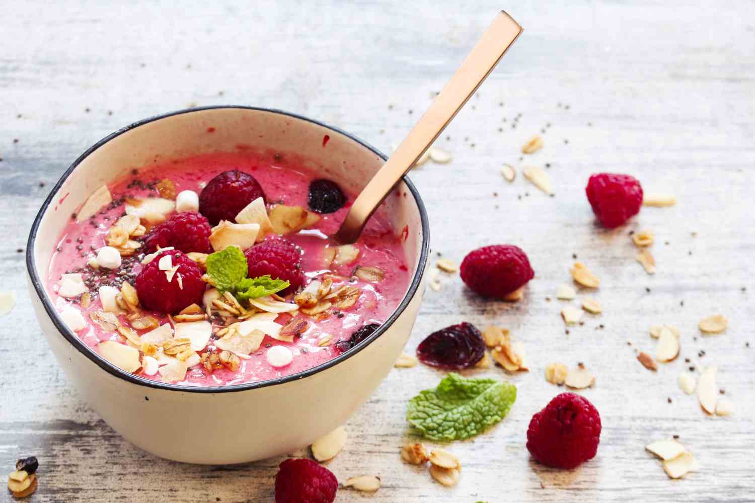 Tazón de batido con frutos rojos
