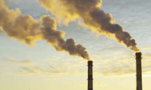 Cómo las grandes petroleras pueden frenar la transición verde demandando…