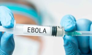 Ébola, más de 200 muertos en el Congo y la alarma se extiende a otros 10 países: dos personas que regresaron de Uganda están en el hospital de Milán