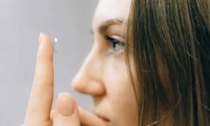 Estas son las primeras lentillas contra la depresión (y podrían sustituir a los fármacos)