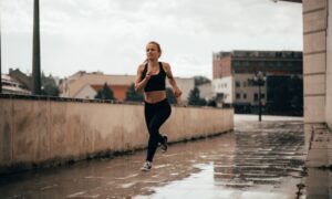 Para reducir realmente el riesgo de sufrir un infarto es necesario practicar más deporte del esperado, según un estudio