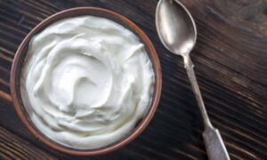 Yogur griego 0% grasa, ¿es realmente la opción más saludable para usted?