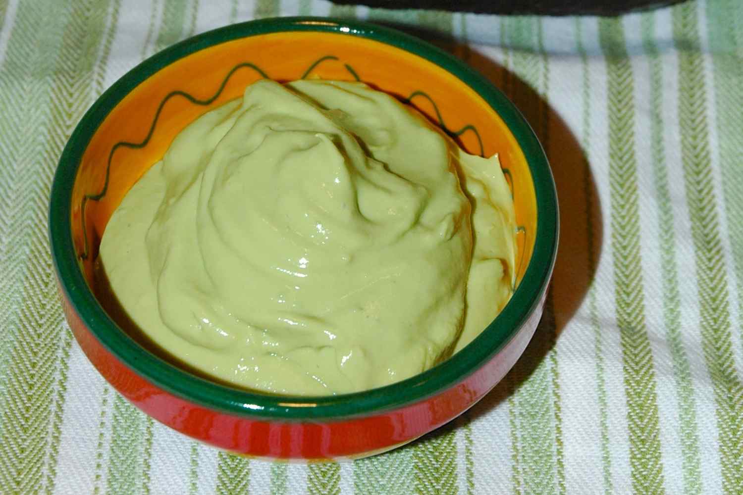 ¿Aguacate demasiado maduro? No lo tires, conviértelo en este loco postre de pistacho
