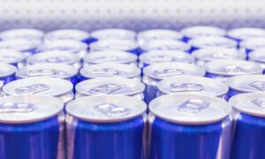 Basta de bebidas energéticas para menores de 16 años: Reino Unido introduce una prohibición (y ya están prohibidas en estos países europeos)
