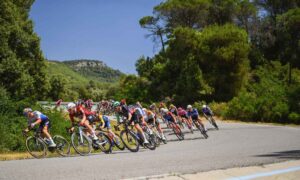 El calor récord también afecta al Tour de Francia: está en riesgo la mayor carrera ciclista (que hoy se quedará sin espectadores debido a los incendios)