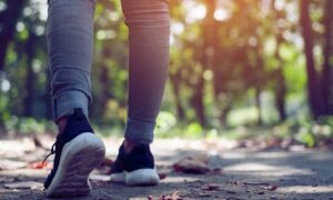 En Inglaterra el Servicio de Salud te premia si caminas al menos 30 minutos al día