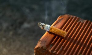 Esta universidad italiana quiere convertirse en Smoke Free: el plan para prohibir fumar hasta 2028 (reciclaje de colillas)
