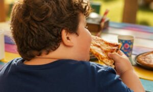 Pizza, pasta, patatas, proteínas y pan: las 5 P detrás de la alarma de obesidad infantil en Italia, pero ¿está realmente perdida la dieta mediterránea?