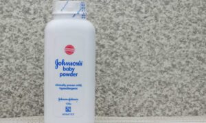 Talco cancerígeno, acuerdo alcanzado: Johnson & Johnson pagará 5.500 millones de dólares para resolver 76.000 demandas