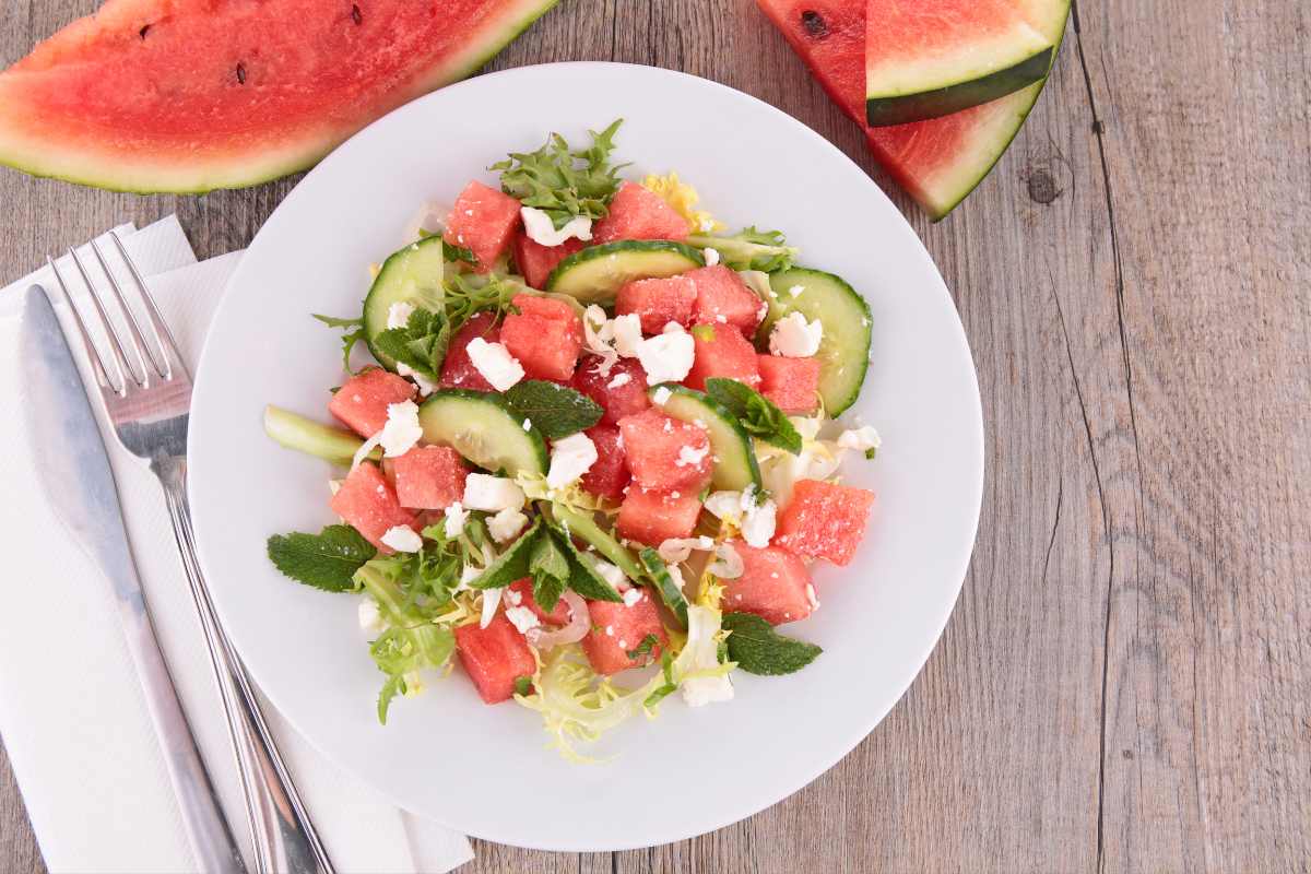 Ensalada de pepino, queso feta y sandía