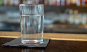 Agua servida en bares y restaurantes objeto de la NAS, irregularidades descubiertas en el 54% de los locales: se desencadenan incautaciones y multas