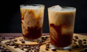 Crema de café vegana y sin azúcar: el postre del verano listo en 5 minutos (sin renunciar al sabor)