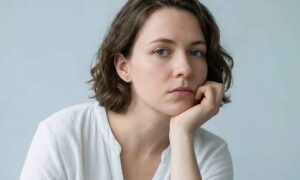 Debería ser feliz, tengo lo que quería, entonces ¿por qué no lo soy? La psicología explica esta paradoja