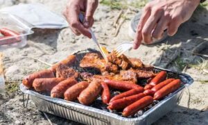 Incendios forestales: por qué se están prohibiendo las barbacoas desechables en algunos parques…
