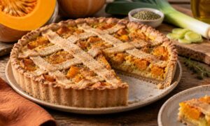 Tarta salada de calabaza, puerro y harina de espelta: la receta de otoño para probar inmediatamente