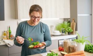 Comer 30 plantas diferentes a la semana: el reto fácil que ha conquistado las redes sociales (y que puede ser bueno para tu intestino)