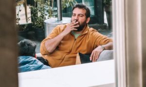 Dejar de fumar (incluidos los electrónicos) en las terrazas de bares y restaurantes y decir adiós a las salas de fumadores: medidas antitabaco en Bélgica