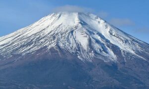 En el Monte Fuji, el rescate se paga: la represión de Japón contra los montañeros improvisados