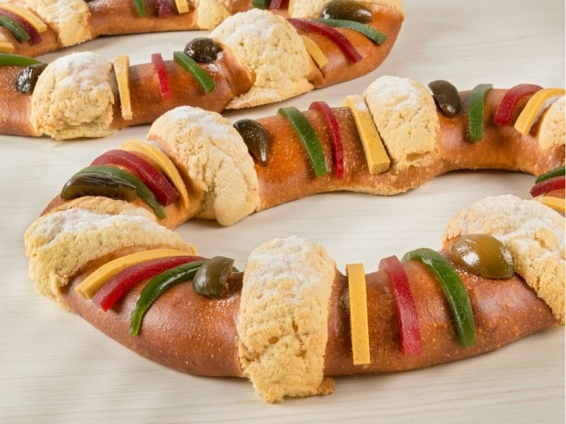 Torta tradicional mexicana de rosca de reyes