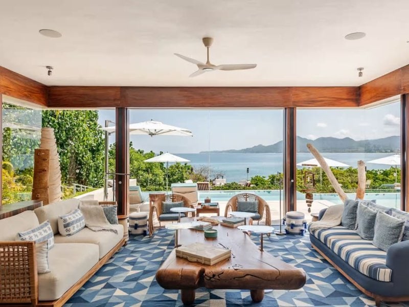 Sala de estar al aire libre con vista al mar en Casa Colmena en Kupuri, Punta Mita