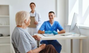 Ahora en Campania también se garantizará el médico de cabecera a las personas sin hogar: la ley fue aprobada por unanimidad