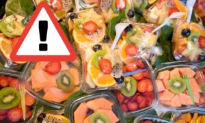 Frutas y verduras envasadas: el problema no es sólo el plástico, existe un riesgo que aumenta si ya está cortado